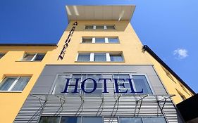 Hotel Am Segelhafen & Free Parking